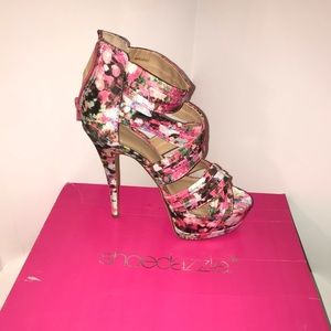 Shoe dazzle Floral Heel